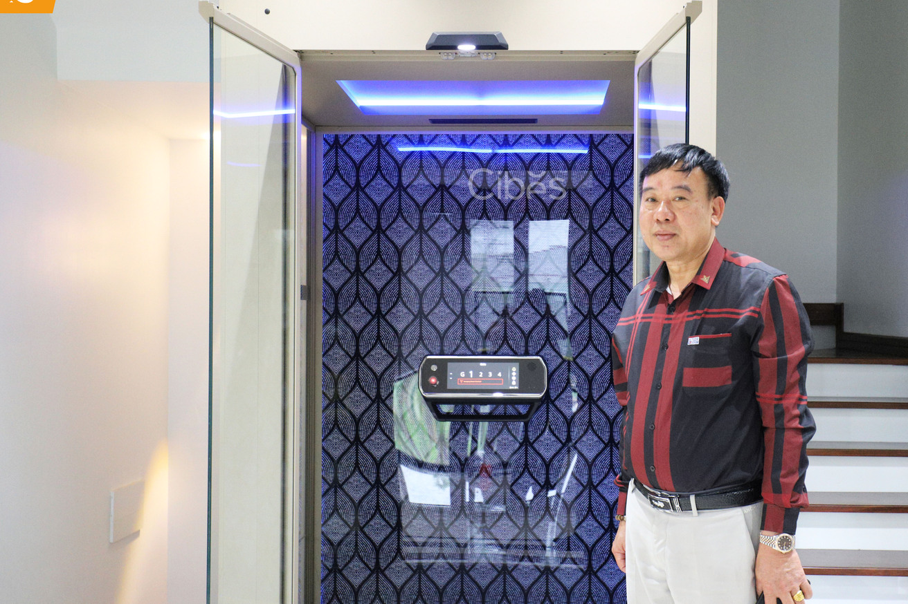 TP Hoa Lư, Ninh Bình - Voyager V90 Galaxy lắp đặt giữa thang bộ